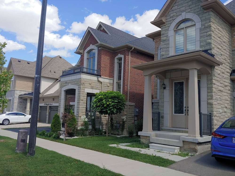 Cozy 2-bedroom House Rental in Brampton's Mount Pleasant