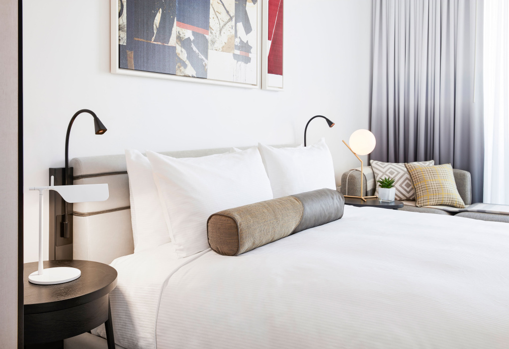 Gotham Double room with balcony (full double bed)