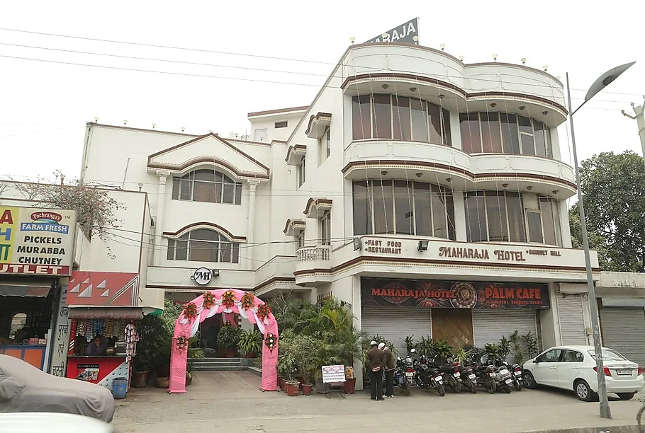 OYO 4064 Maharaja Hotel