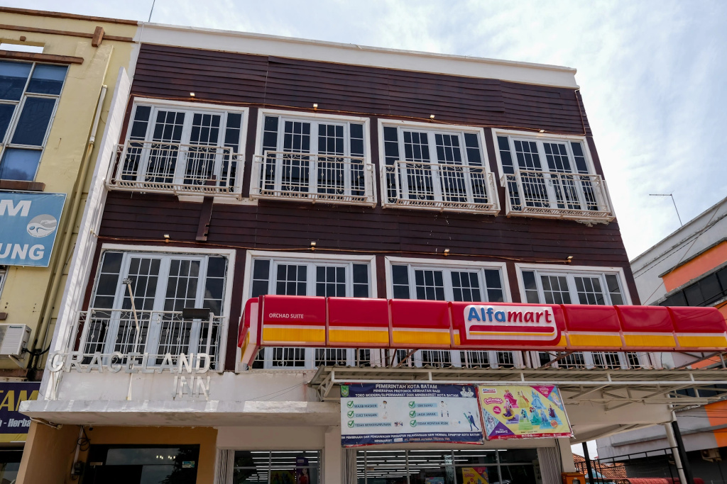 Graceland Inn Batam RedPartner