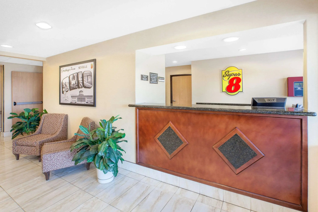 Lobby & Reception