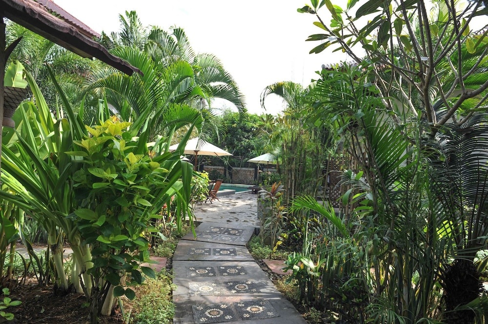 Airy Raya Pantai Kuta Lombok