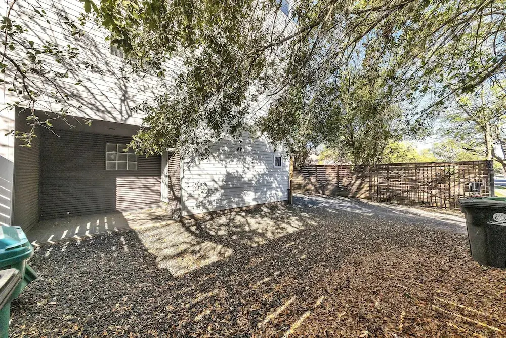 Modern Comfort In The Heart Of Museum District 3 Bedroom Townhouse