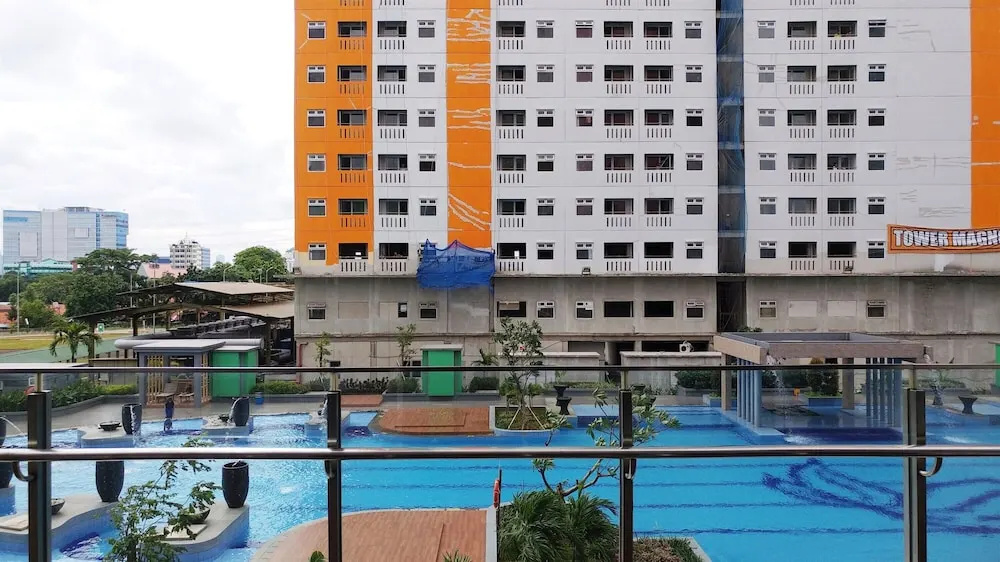 Comfort 1BR with Study Room Green Pramuka Apartment