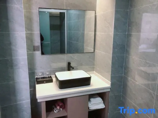 Madrigal hotel 127