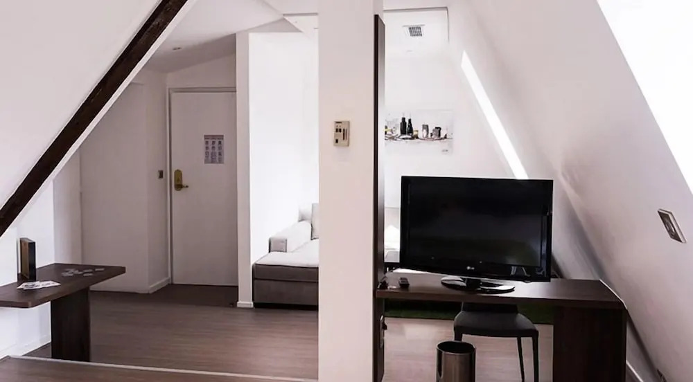 Hôtel Les Poteaux Carrés — фото