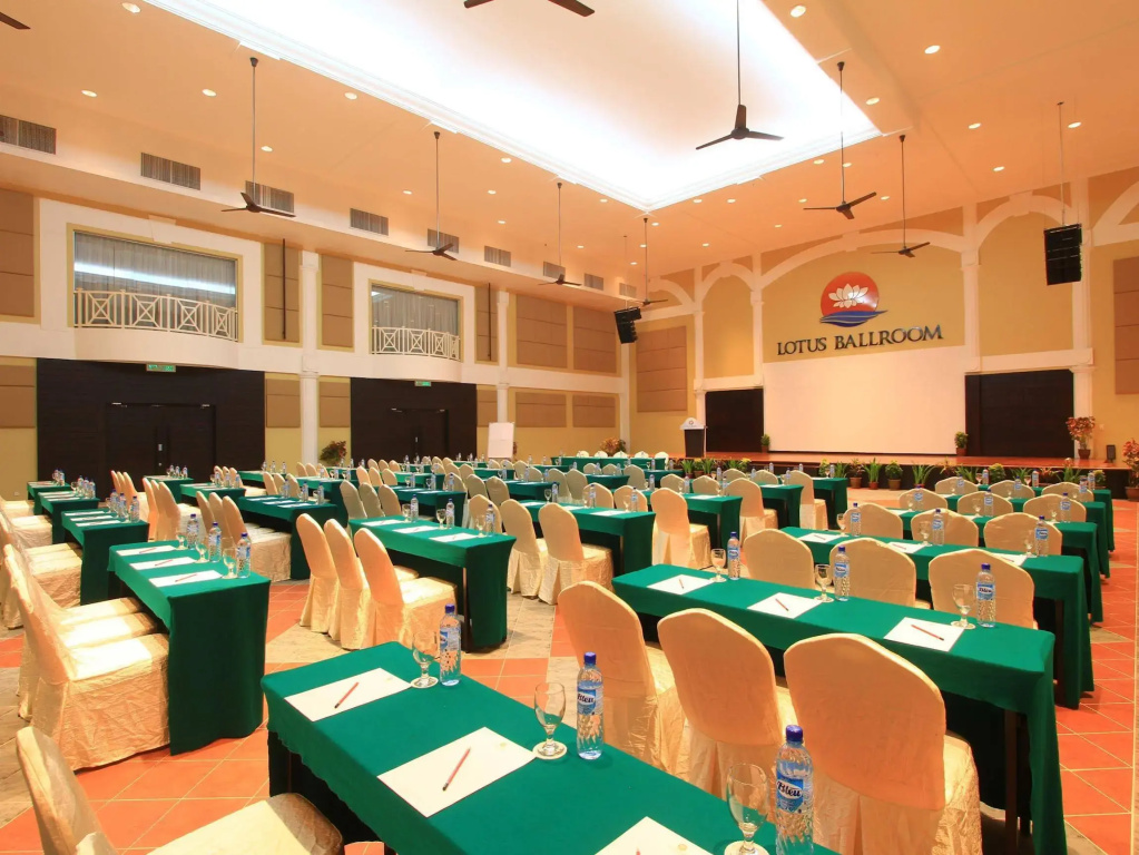 LOTUS DESARU BEACH RESORT - Bandar Penawar, Малайзия
