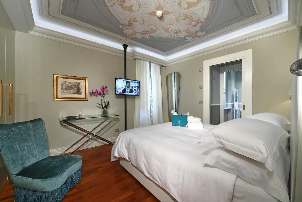 Luxury Double room (full double bed)