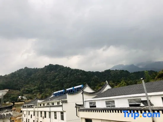 Tiantangzhai Colorful Holiday Hotel