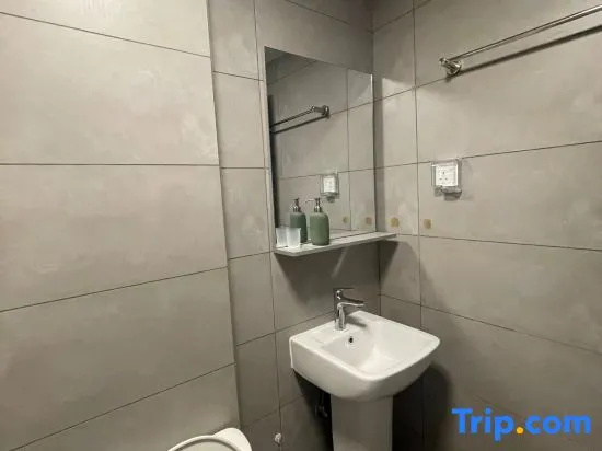 Cozy Room 10min from Airport
