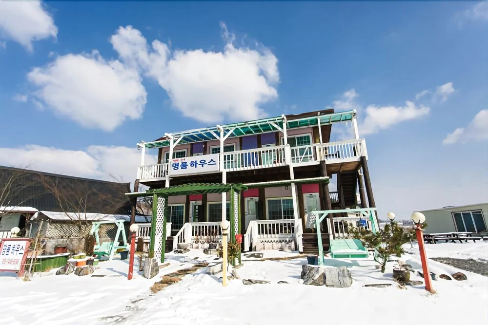Anmyeondo Myoungpoom House Pension