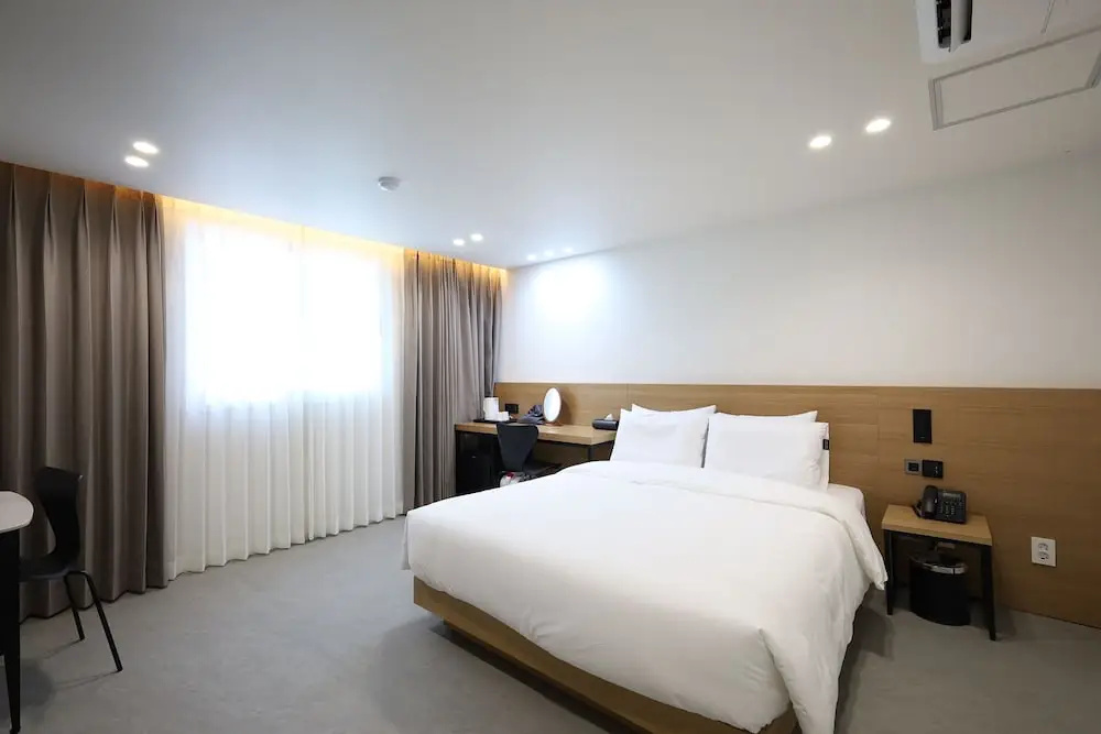 Standard Double room (full double bed)