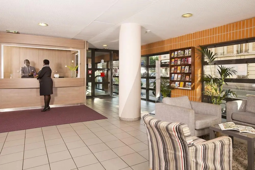 Lobby & Reception
