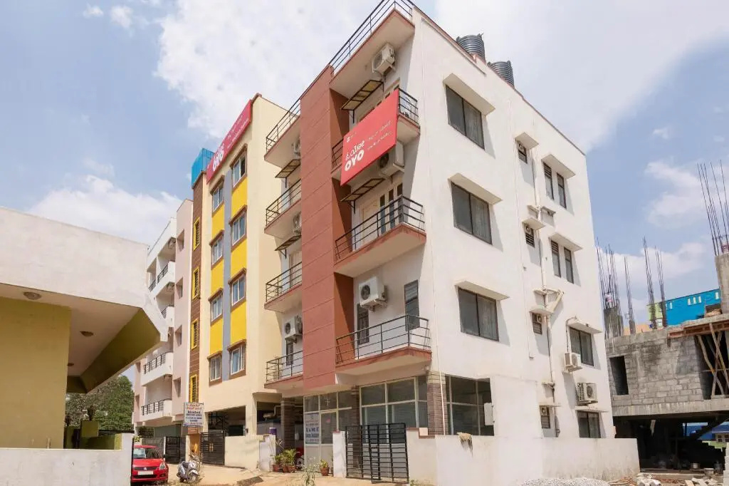 Hotel Shelton Suites by OYO Rooms