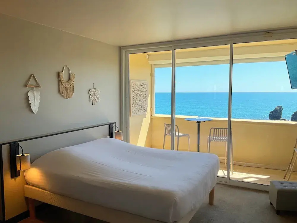 Superior Double room with balcony (full double bed)