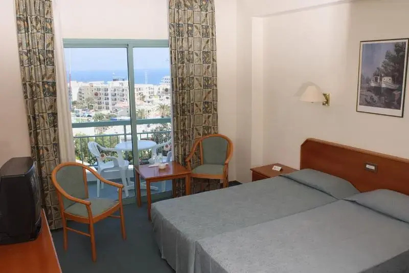 Одноместный номер Standard с балконом и с частичным видом на море в Antigoni Hotel