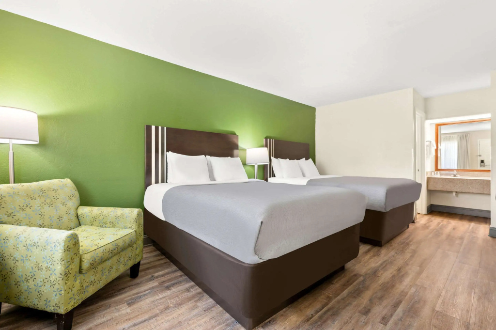 Standard Quadruple room