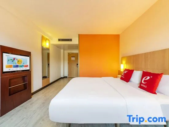Standard Double room with city view (full double bed)