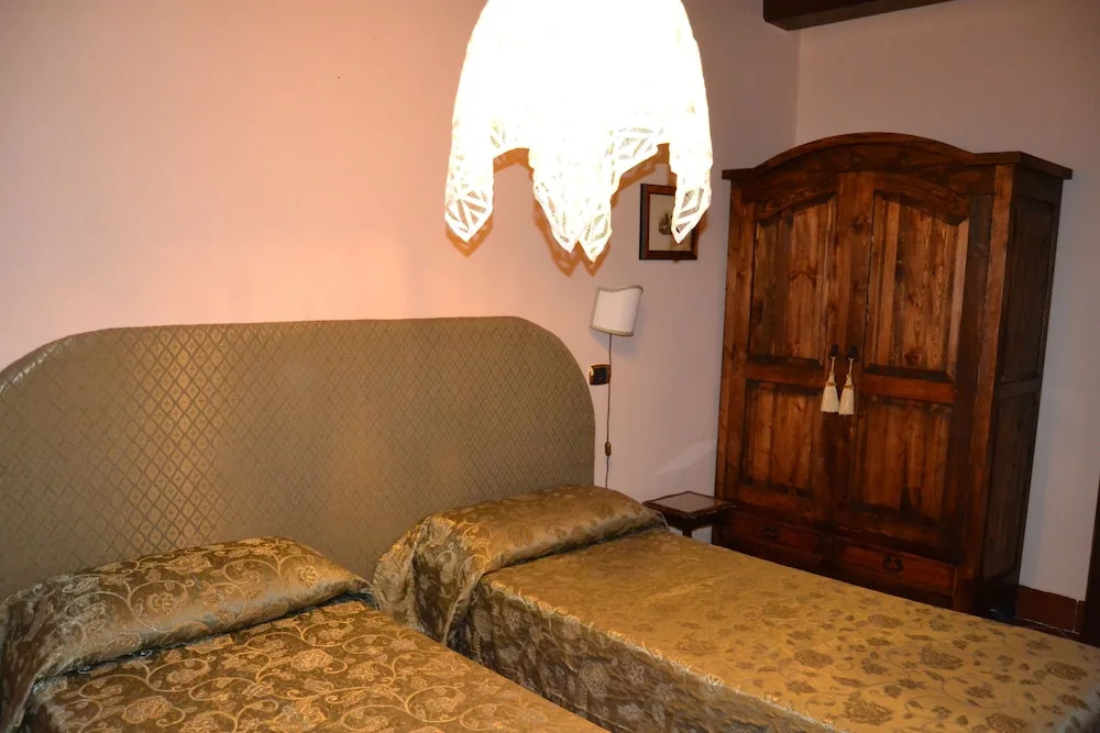 Standard Double room with balcony (full double bed)