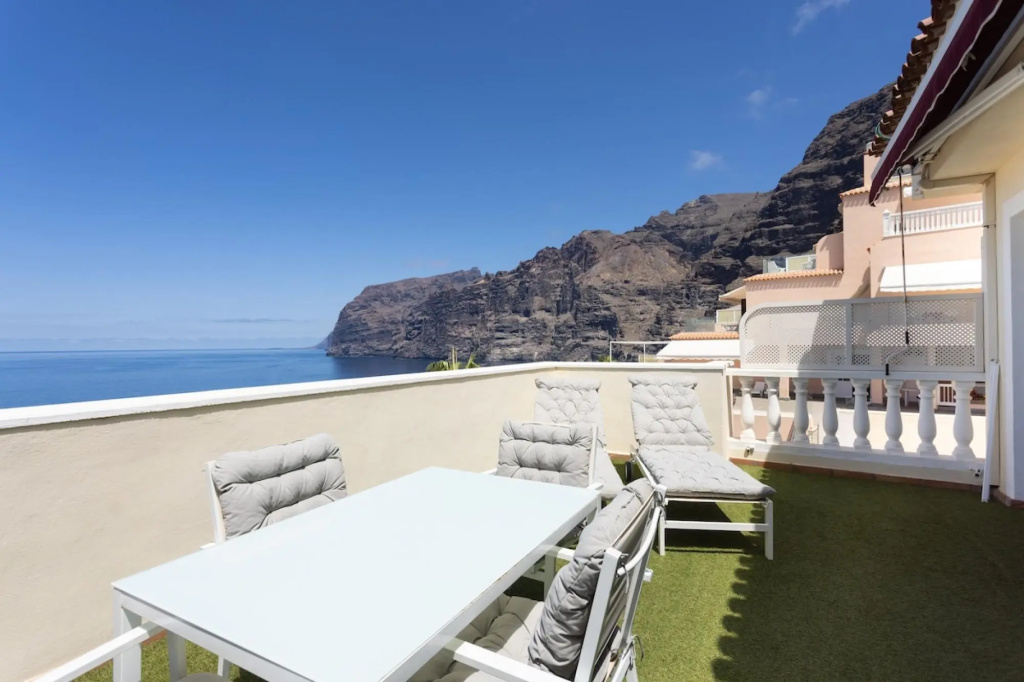 Fabuloso ático con vistas al mar by Edén Rentals