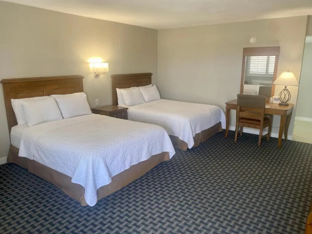 Deluxe Double room (full double bed)
