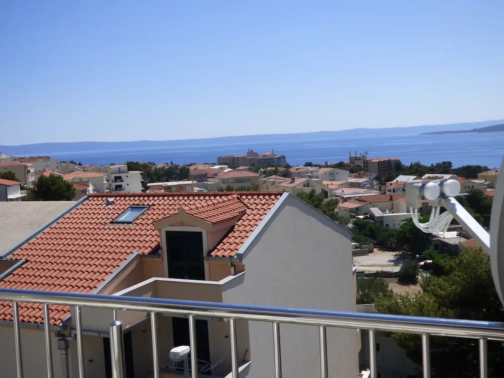 Sea View Apartment Studio for 2-3 People - Close to Commodities