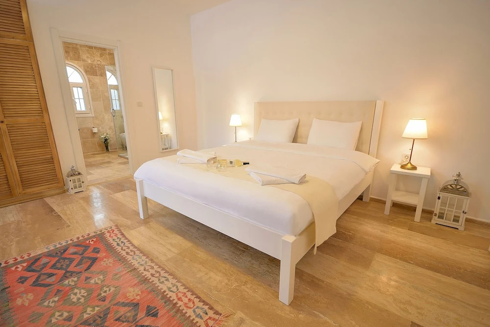 Suite with balcony