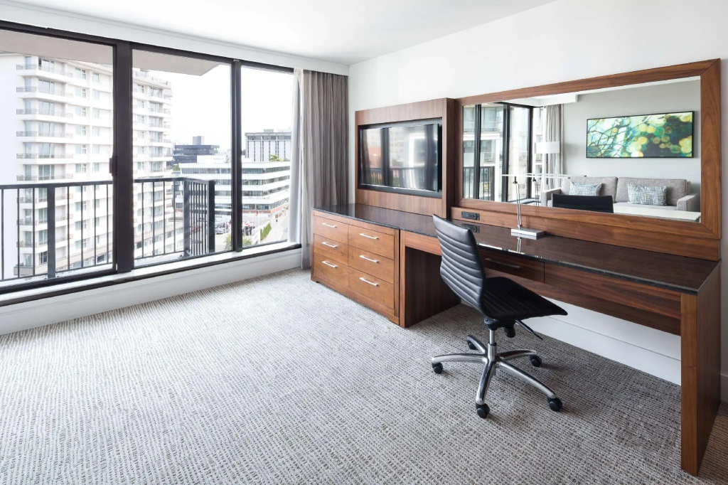 1 Bedroom Deluxe Double Suite (full double bed)