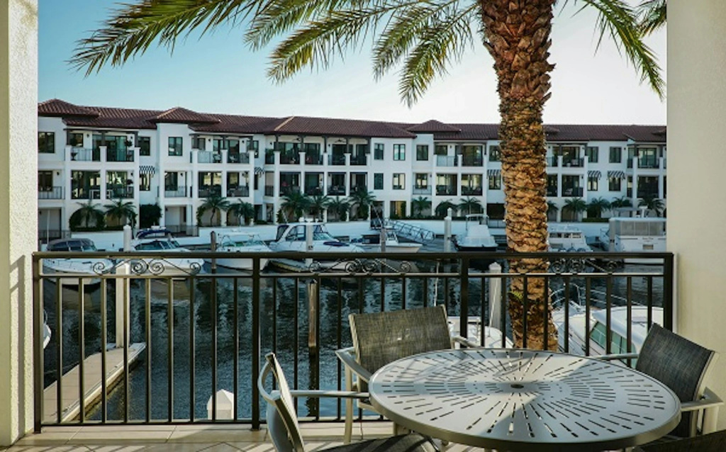 Naples Bay Resort & Marina - Général