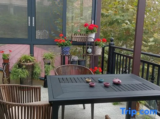Floral Hotel· Mountain Forest Hotel (Guling Street Cableway Shangzhan Branch)