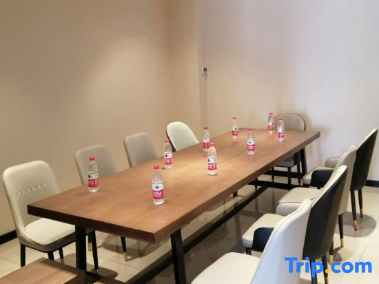 RuiSiTeYiZhi Hotel (Luohe Food College Convention and Exhibition Center)