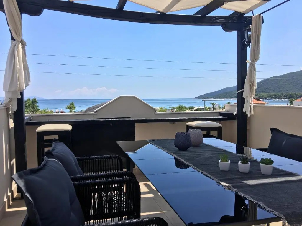 Deluxe Double room with balcony and with sea view (full double bed)