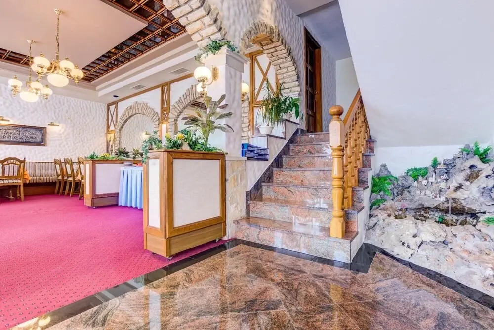 Lobby & Reception