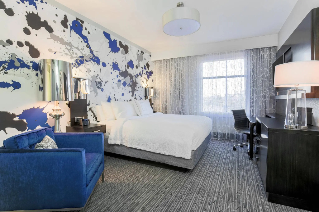 Double room with city view (full double bed)