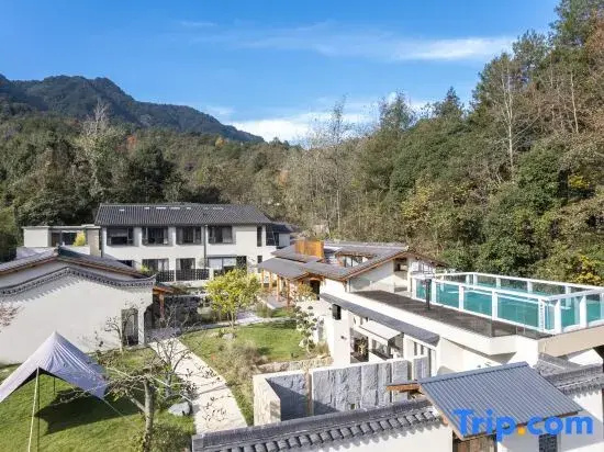 Yiliangfeng Mountain View Vacation Homestay (Longmen Mountain Apricot Plum Peak Scenic Area Branch)