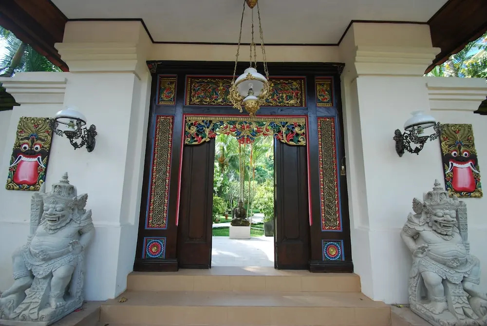 Lobby & Reception