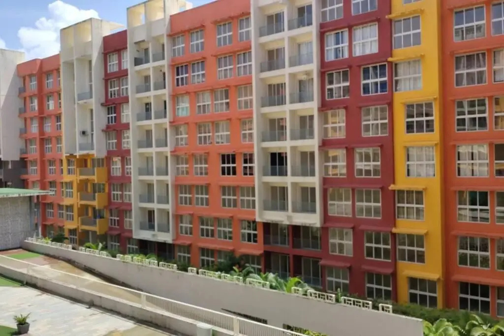 Tata Housing -Garden & pool view-6KM from Airport