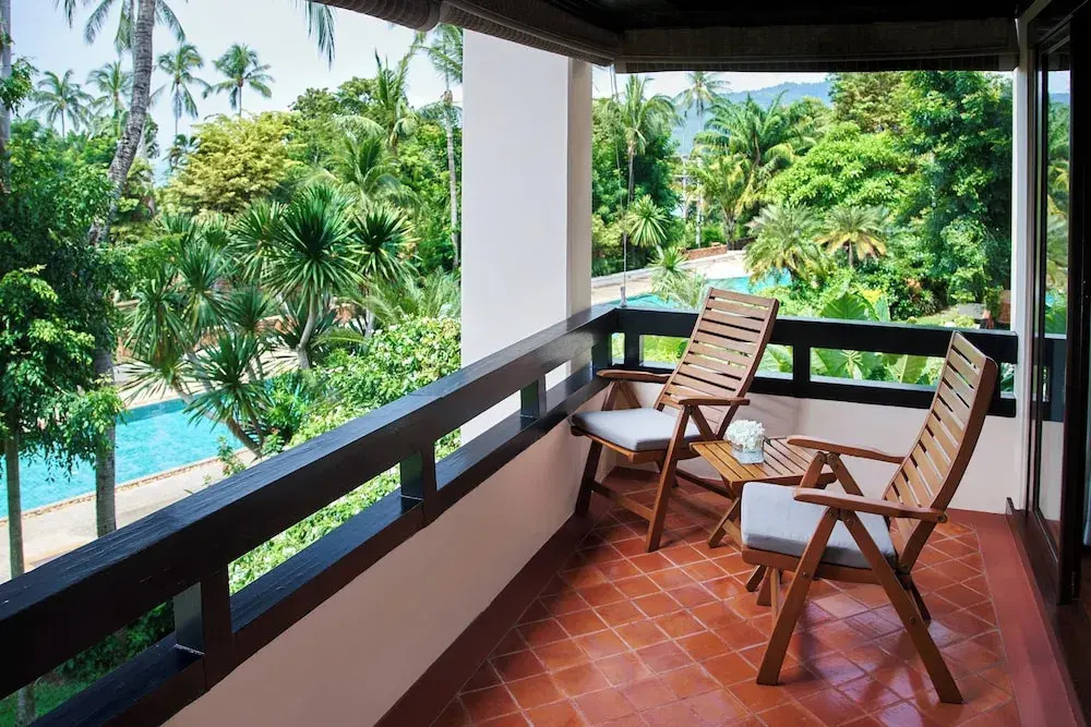 Двухместный номер Standard с балконом и с видом на сад двуспальная кровать в Renaissance Koh Samui Resort & Spa