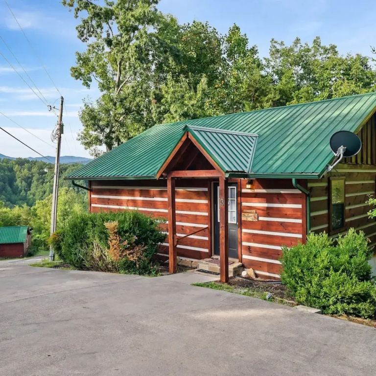 Views I Between Pigeon Forge Gatlinburg I Firepit