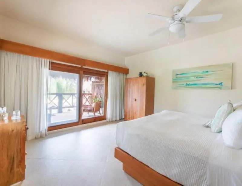 Standard room with partial sea view