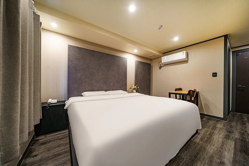 Economy room