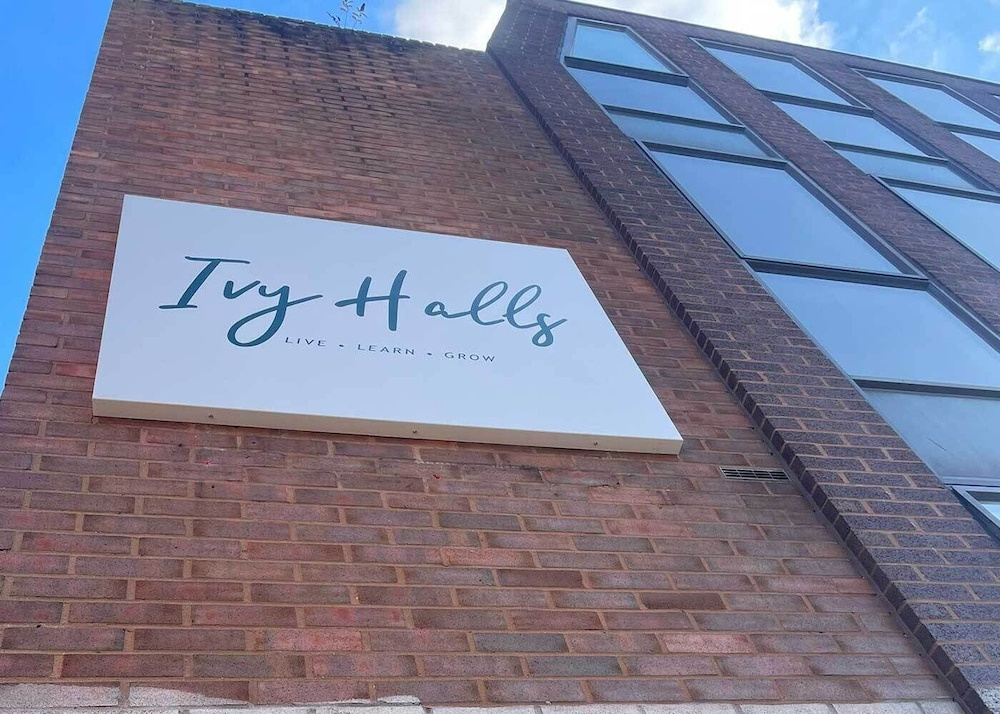 Student Only Non Ensuite Room Ivy Halls