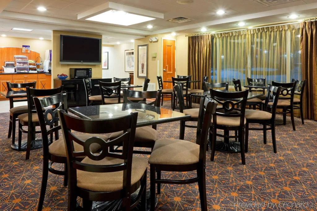 Holiday Inn Express Hotel & Suites West Long Branch by IHG - Général