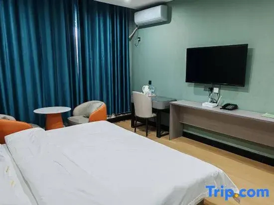 Deluxe Double room (full double bed)