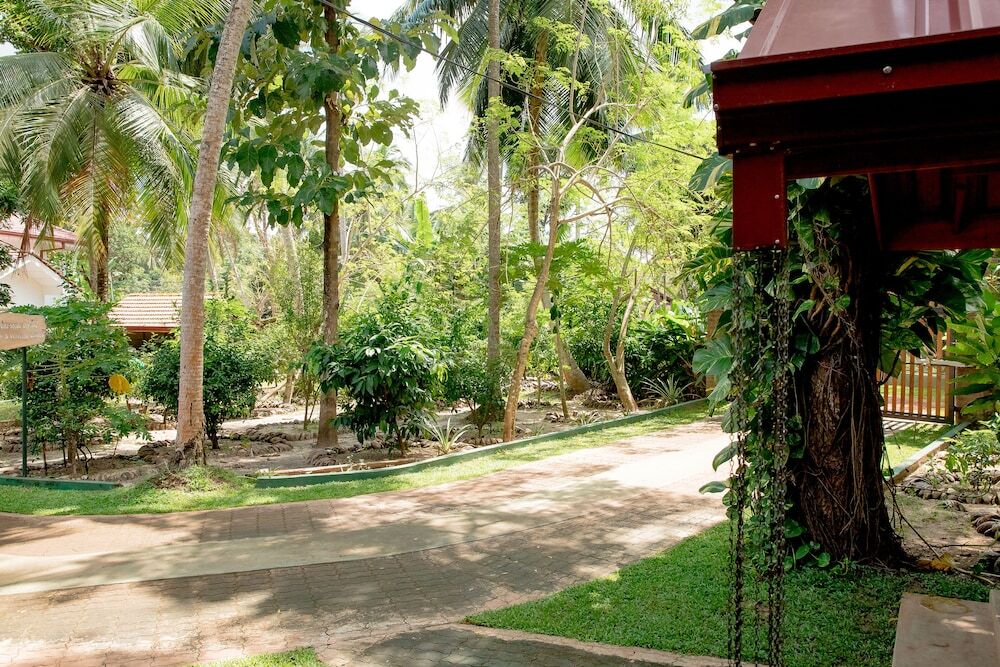 Villa Shade