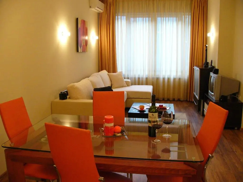 2 Bedrooms Apartment