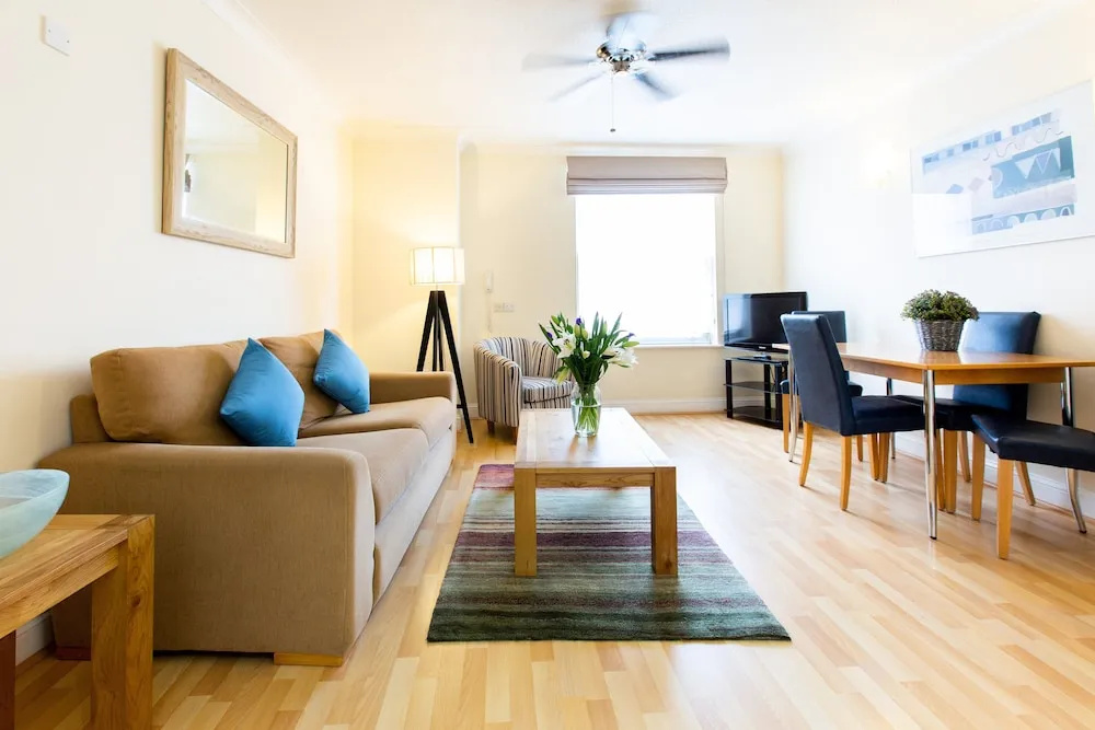 SACO Jersey Merlin House - Chambres