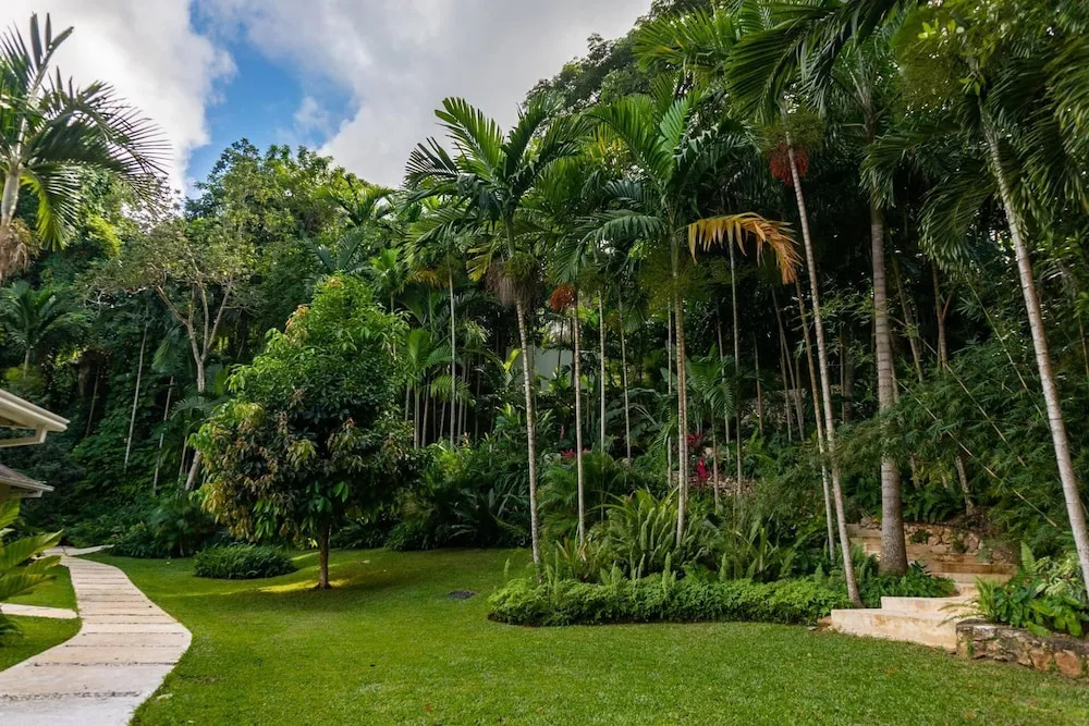 Secluded 3BR Garden Villa Pool Ocean Views
