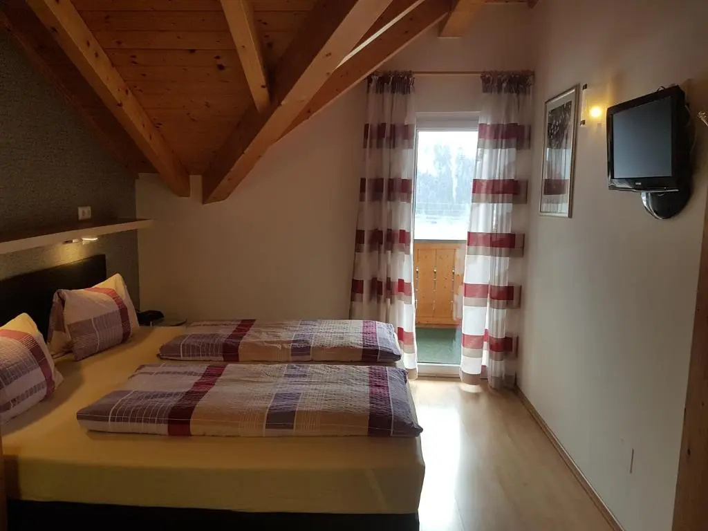 Standard Double room with balcony (full double bed)