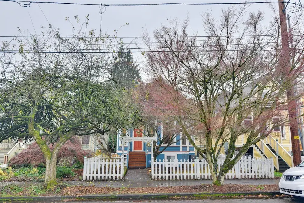 < 1 Mi to Moda Center: Walkable Portland Retreat!